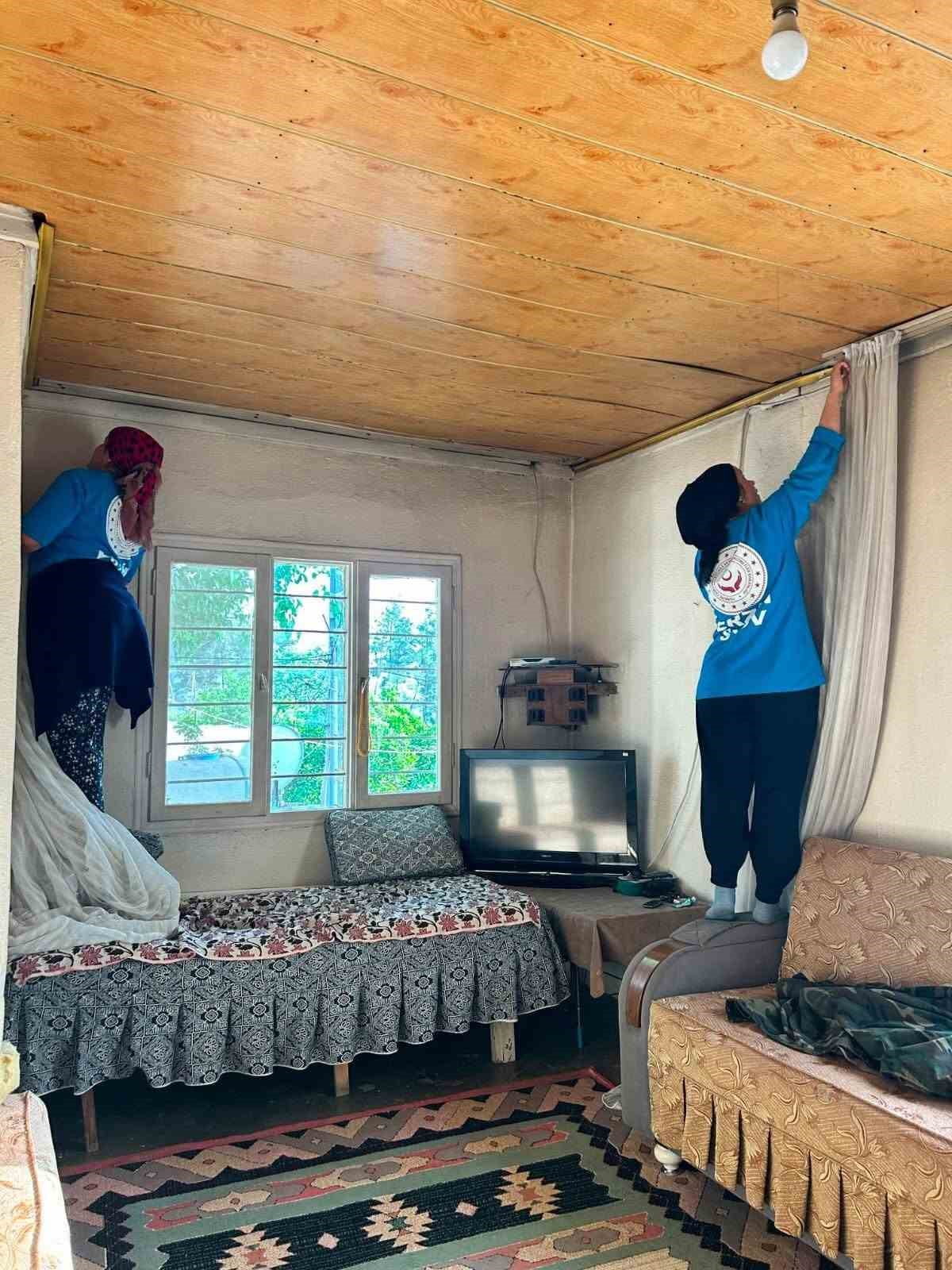 SOSYAL YARDIMLAŞMA VE DAYANIŞMA VAKFI PERSONELLERİ, “EVDE TEMİZLİK VE VEFA PROJESİ” KAPSAMINDA...