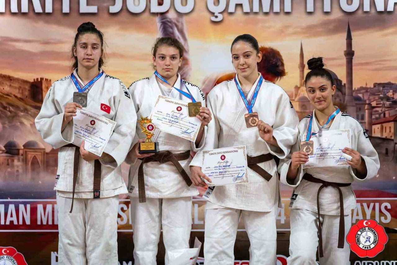 SPOR TOTO MİNİKLER TÜRKİYE JUDO ŞAMPİYONASI’NDA 63 KİLOGRAM SPORCUSU SELDA BEREN SARIKAYA BRONZ...
