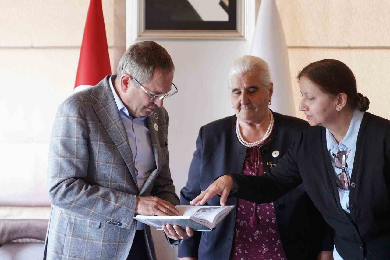 SREBRENİTSA ANNELERİ AYVALIK’TA