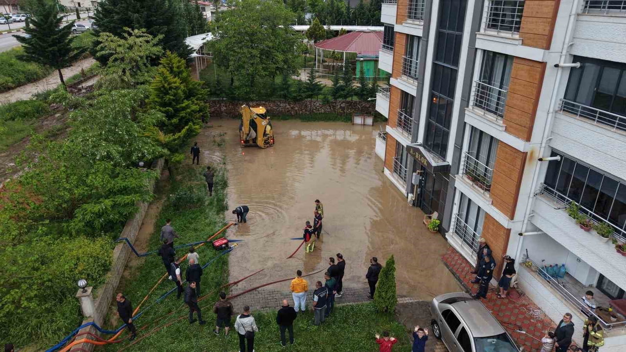 SU BASKINININ YAŞANDIĞI EV DRON İLE GÖRÜNTÜLENDİ.