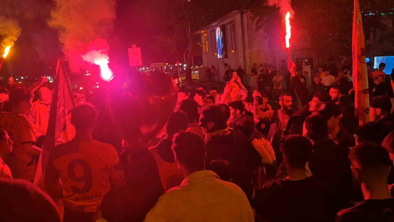 SÜLEYMANPAŞA İLÇESİNDE TARAFTARLAR MEYDANLARA AKIN ETTİ.