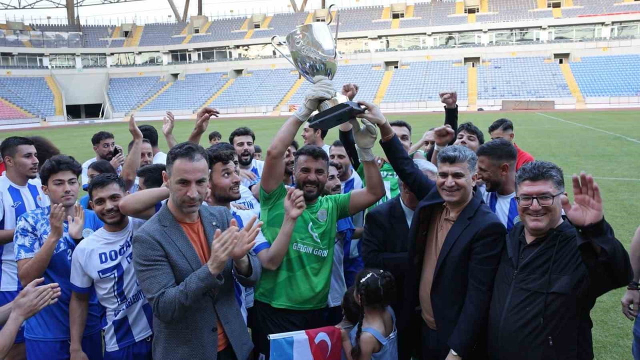 SÜPER AMATÖR PLAY-OFF LİGİ’Nİ İKİNCİ SIRADA TAMAMLAYAN AKDENİZ BELEDİYE SPOR, PLAY-OUT FİNAL...