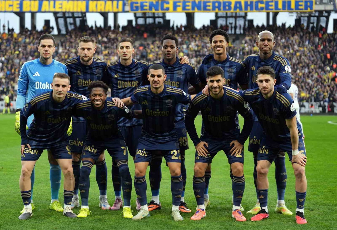 SÜPER LİG'DE 2025-2026 SEZONUNU 74 PUANLA TAMAMLAYAN FENERBAHÇE, ÜST ÜSTE 5. KEZ SEZONU 2....