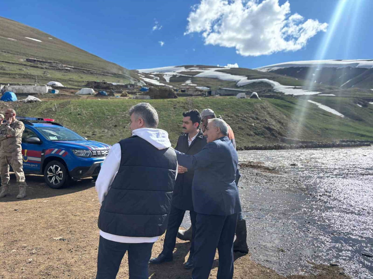 SUSUZ’DA TAŞKIN ALARMI: KAYMAKAM TUTAL RİSKLİ BÖLGELERDE İNCELEME YAPTI(KARS-İHA)