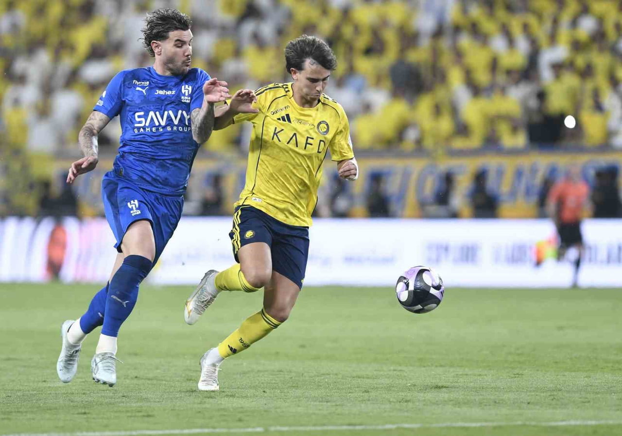 SUUDİ ARABİSTAN PRO LİG'DE RİYAD DERBİSİ HEYECANI YAŞANDI. SEZON BOYUNCA ŞAMPİYONLUK YARIŞI VEREN...