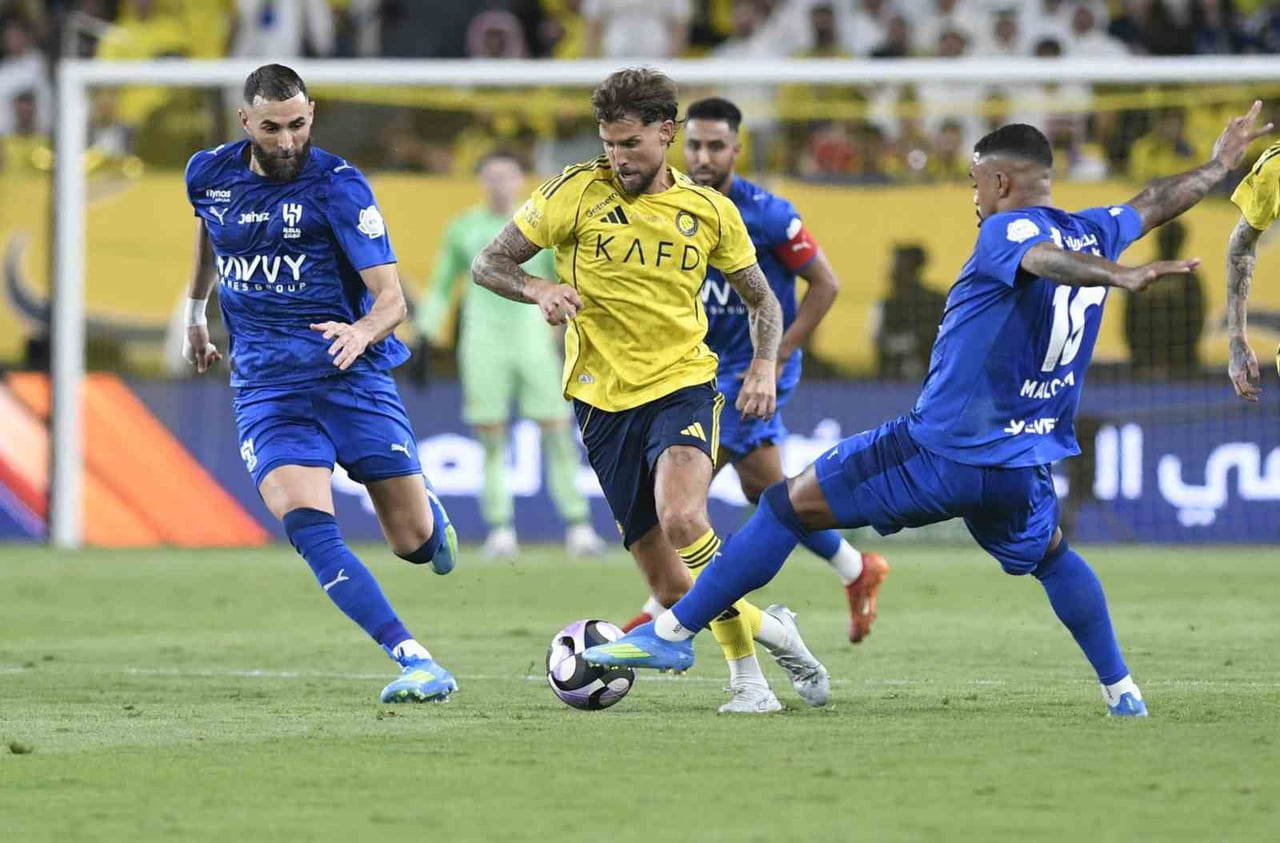 SUUDİ ARABİSTAN PRO LİG'DE RİYAD DERBİSİ HEYECANI YAŞANDI. SEZON BOYUNCA ŞAMPİYONLUK YARIŞI VEREN...