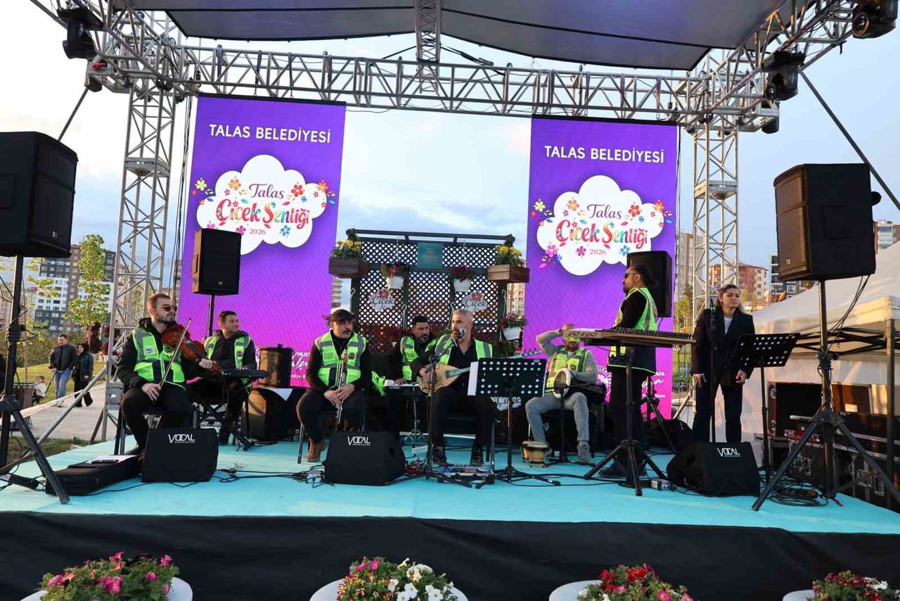 TALAS BELEDİYESİ TARAFINDAN DÜZENLENEN ÇİÇEK ŞENLİĞİ, İKİNCİ GÜNÜNDE MÜZİK DOLU ANLARA SAHNE OLDU....