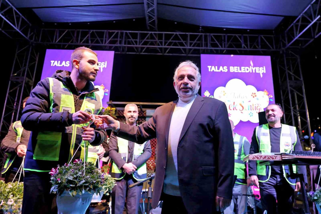 TALAS BELEDİYESİ TARAFINDAN DÜZENLENEN ÇİÇEK ŞENLİĞİ, İKİNCİ GÜNÜNDE MÜZİK DOLU ANLARA SAHNE OLDU....
