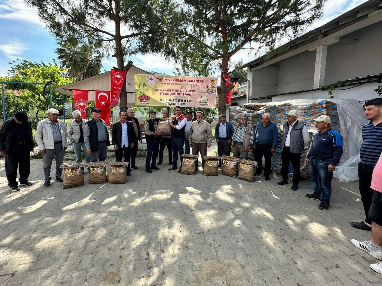 TARIM VE ORMAN BAKANLIĞI’NIN TAKE PROJESİ KAPSAMINDA KOÇARLI’DA ÜRETİCİLERE 3 BİN 600 KİLOGRAM...