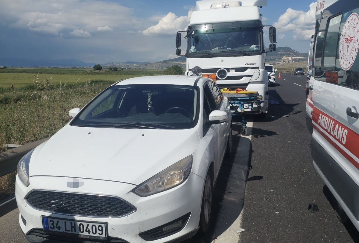 TARSUS-ADANA-GAZİANTEP (TAG) OTOYOLU’NDA BOZULAN TIRA YARDIM ETMEK İSTEYENLERE BAŞKA BİR TIRIN...