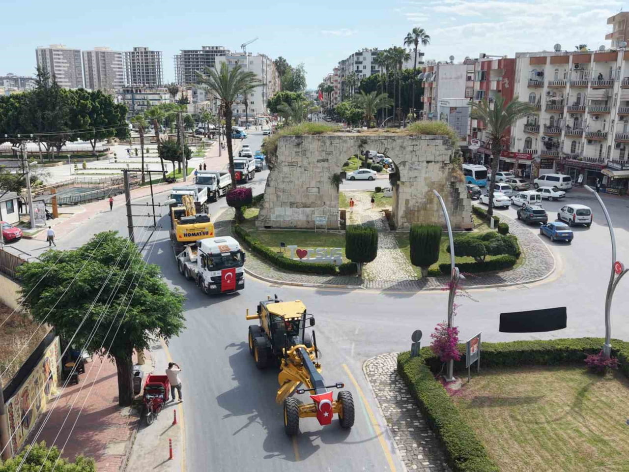 TARSUS BELEDİYESİ, HİZMET KAPASİTESİNİ ARTIRMAK AMACIYLA ENVANTERİNE KATTIĞI YENİ ARAÇLARI...