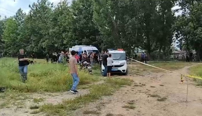 TARSUS İLÇESİNDE GİRDİĞİ IRMAKTA AKINTIYA KAPILAN YABANCI UYRUKLU KADIN HAYATINI KAYBETTİ.