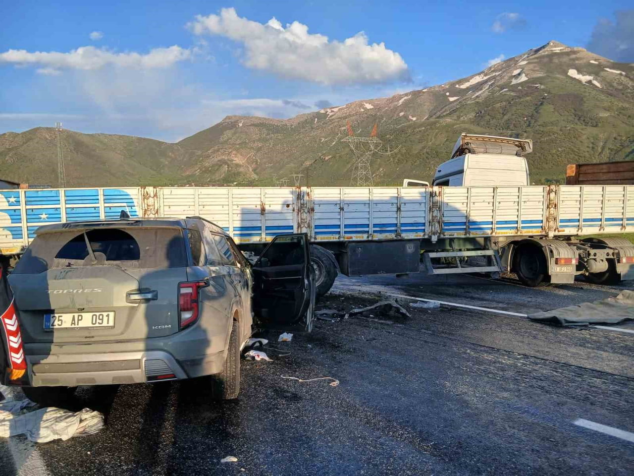 TATVAN-VAN KARAYOLU’NDA KORKUTAN KAZA 1 AĞIR 6 YARALI1