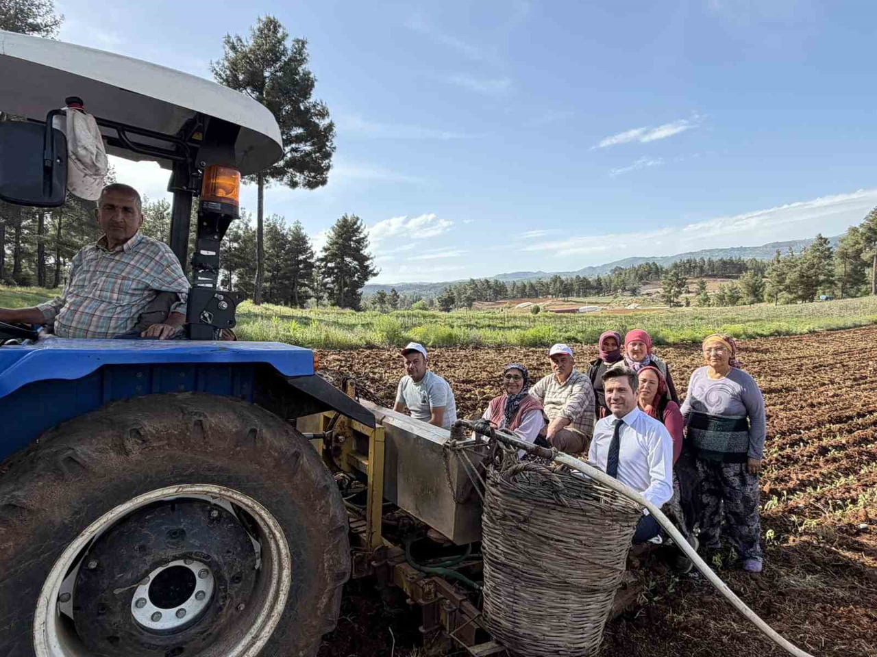 TAVAS BELEDİYE BAŞKANI KADİR TATIK, BEYAĞAÇ BELEDİYE BAŞKANI SEZAYİ PÜTÜN’Ü ZİYARET ETTİ. İKİ...