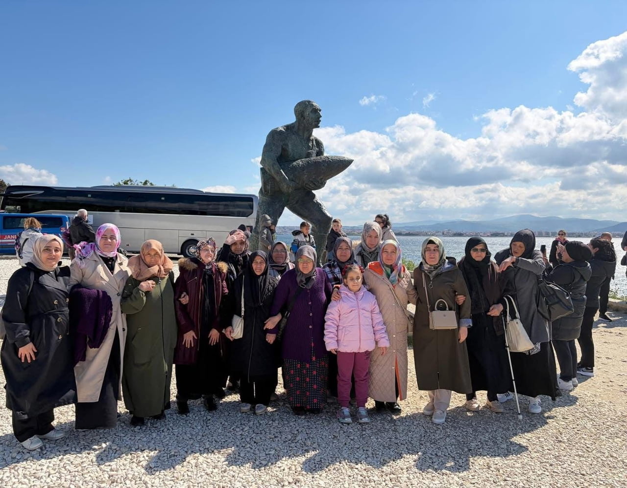 TAVŞANLILI ENGELLİ KUR’AN KURSU ÖĞRENCİLERİNDEN ÇANAKKALE’YE ANLAMLI ZİYARET