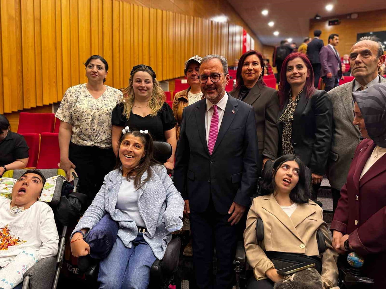 TBMM ENGELLİ BİREYLERİN SORUNLARINI ARAŞTIRMA KOMİSYONU BAŞKANI VE AK PARTİ İZMİR MİLLETVEKİLİ DR....