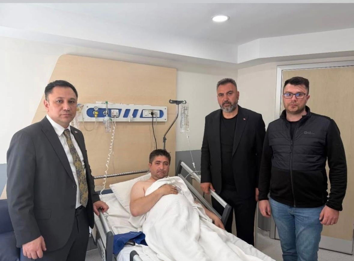 TEDAVİSİ HASTANEDE DEVAM EDEN AKAR'I BÜYÜKŞEHİR BELEDİYE MECLİS ÜYESİ MEHMET SALDIZ İLE BUSKİ...