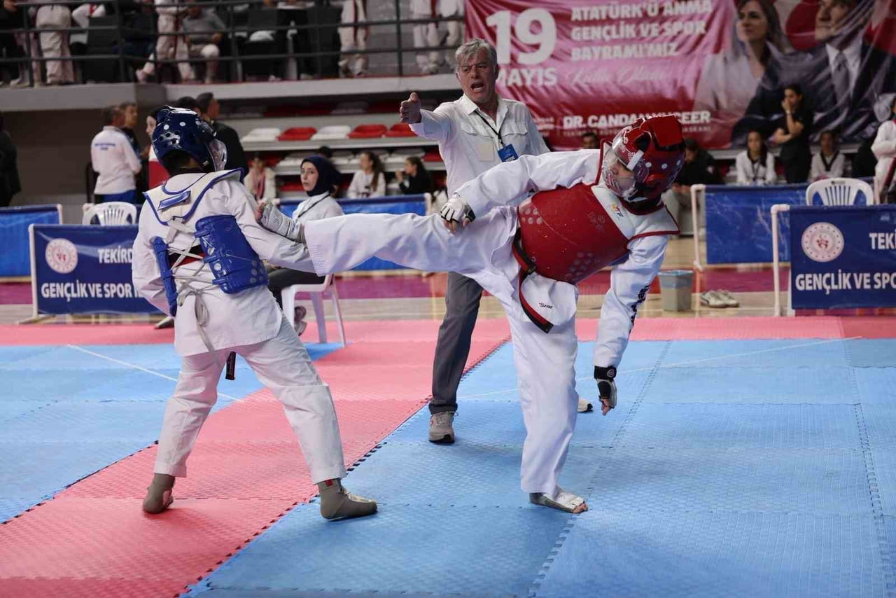 TEKİRDAĞ'DA DÜZENLENEN TEKGENÇFEST ULUSAL TAEKWONDO TURNUVASI, İKİ GÜN SÜREN MÜSABAKALARIN...