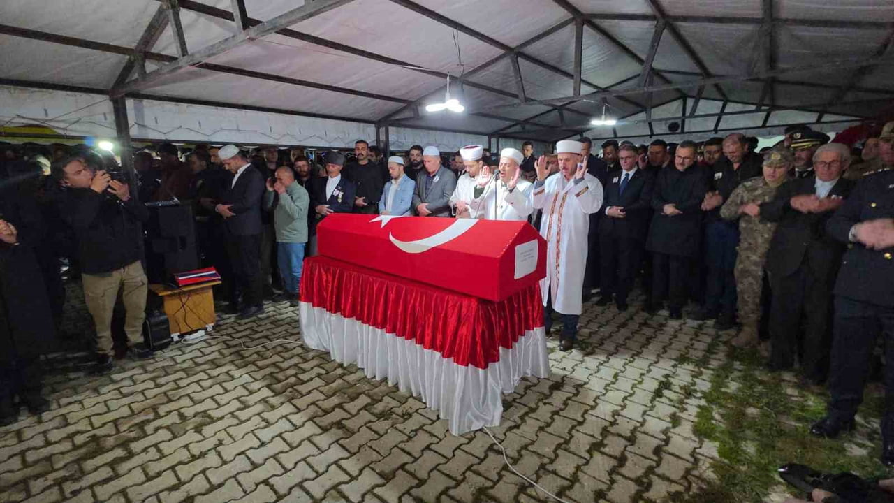 TEKİRDAĞ'IN ÇORLU İLÇESİNDE SİLAHLI KAVGA İHBARINA MÜDAHALE EDEN POLİS EKİPLERİNE ATEŞ AÇILMASI...