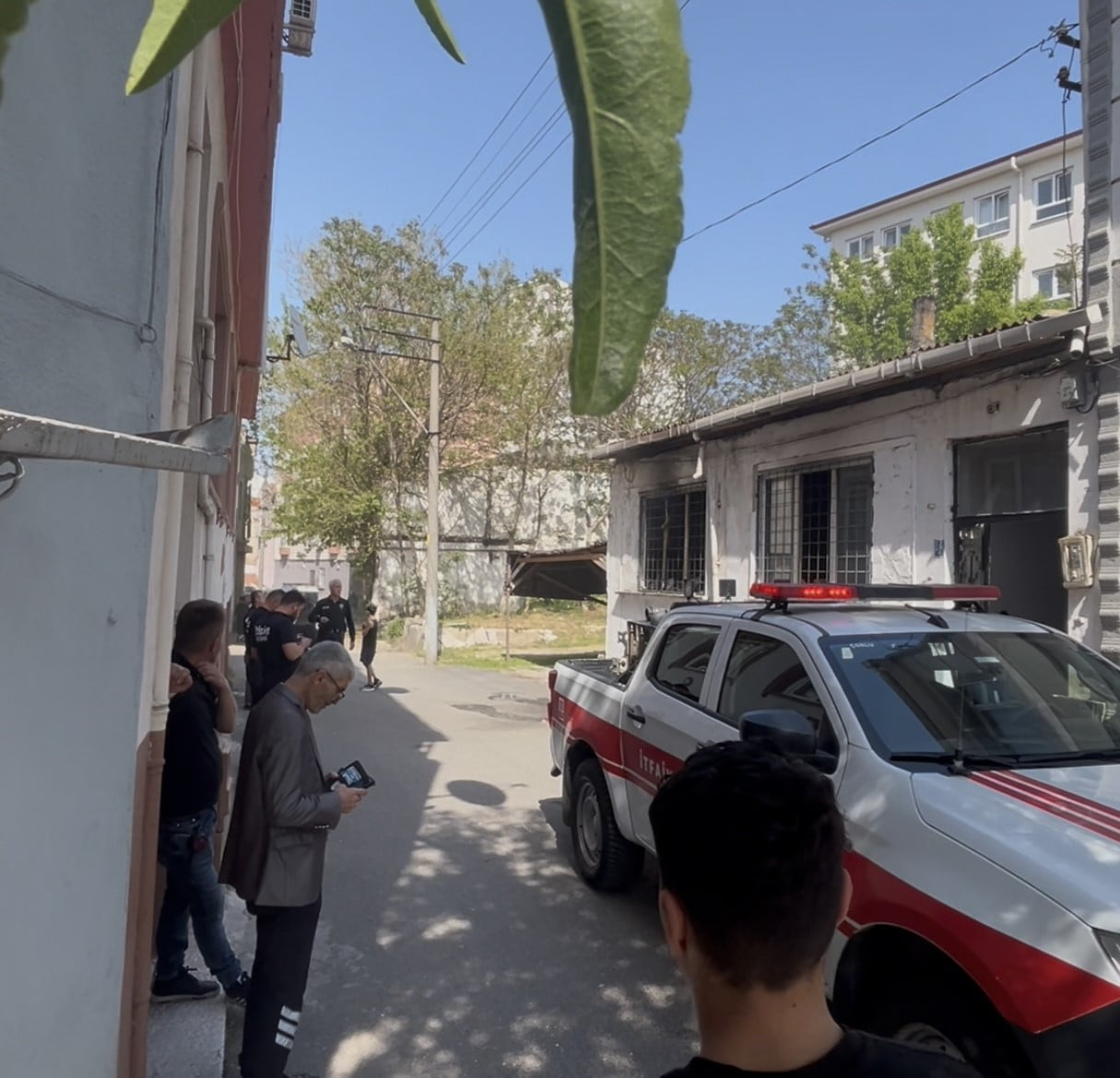TEKİRDAĞ’DA EŞİYLE TARTIŞAN ŞAHSIN, ÖFKESİNE HAKİM OLAMAYARAK EVİNİ ATEŞE VERDİĞİ ÖNE...