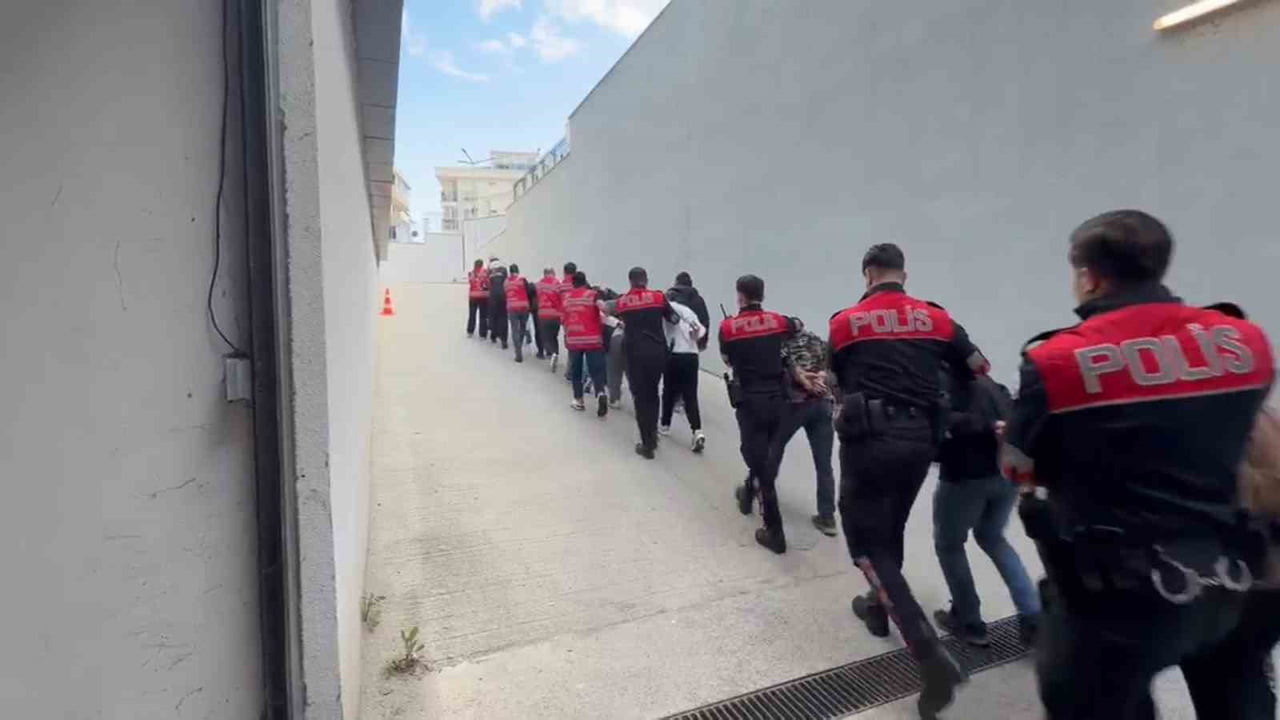 TEKİRDAĞ’DA SOSYAL MEDYA ÜZERİNDEN YABANCI UYRUKLU KADINLARI PARA KARŞILIĞI FUHUŞ AMACIYLA...