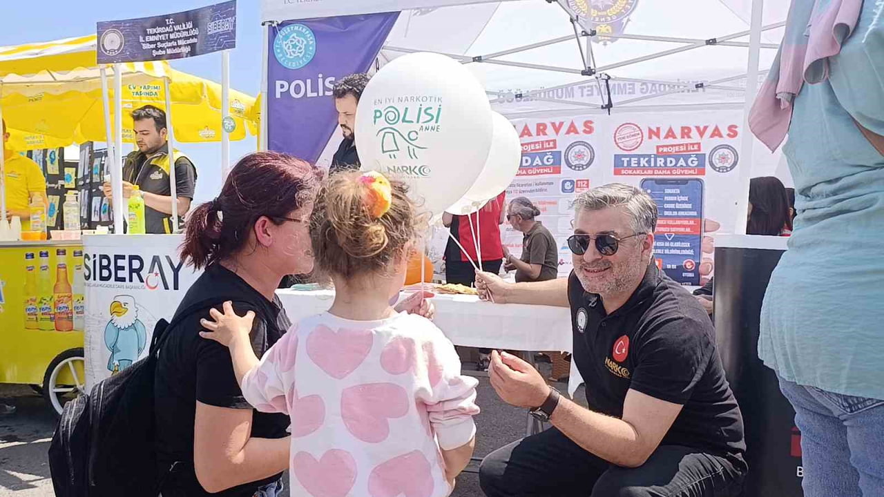 TEKİRDAĞ İL EMNİYET MÜDÜRLÜĞÜ EKİPLERİ, ANNELER GÜNÜ VE ÇOCUK ŞENLİĞİ DOLAYISIYLA DÜZENLENEN...