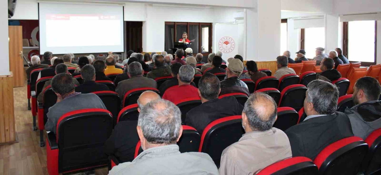 TERCAN’DA KIRSAL KALKINMA VE BİREYSEL SULAMA DESTEKLERİ TOPLANTISI DÜZENLENDİ