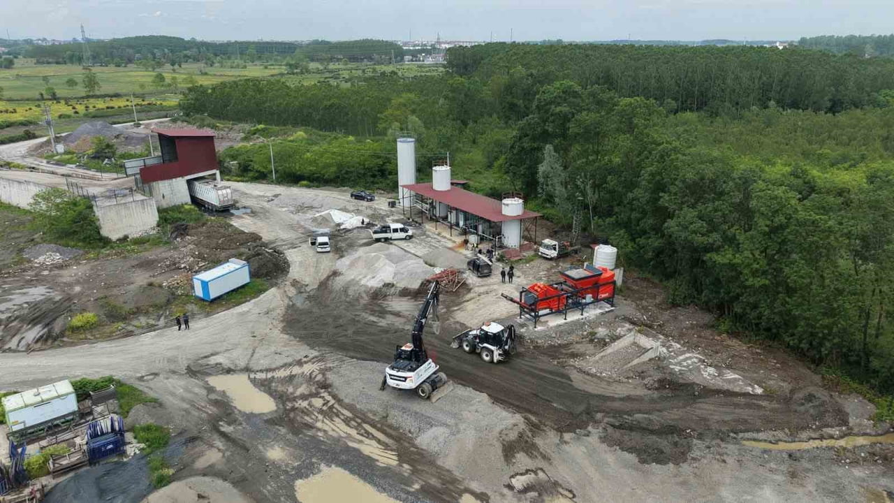 TERME İLÇE BELEDİYE BAŞKANI ŞENOL KUL, İLÇENİN YOL KALİTESİNİ ARTIRACAK VE MALİYETLERİ BÜYÜK...