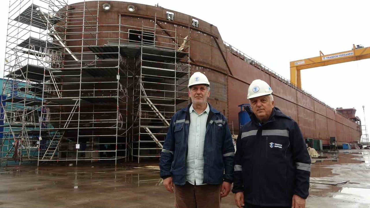 TERSANEDE 141 METRE UZUNLUĞUNDA VE 10 BİN 700 TON KAPASİTELİ KURU YÜK GEMİSİNİN İNŞASI SÜRERKEN ...