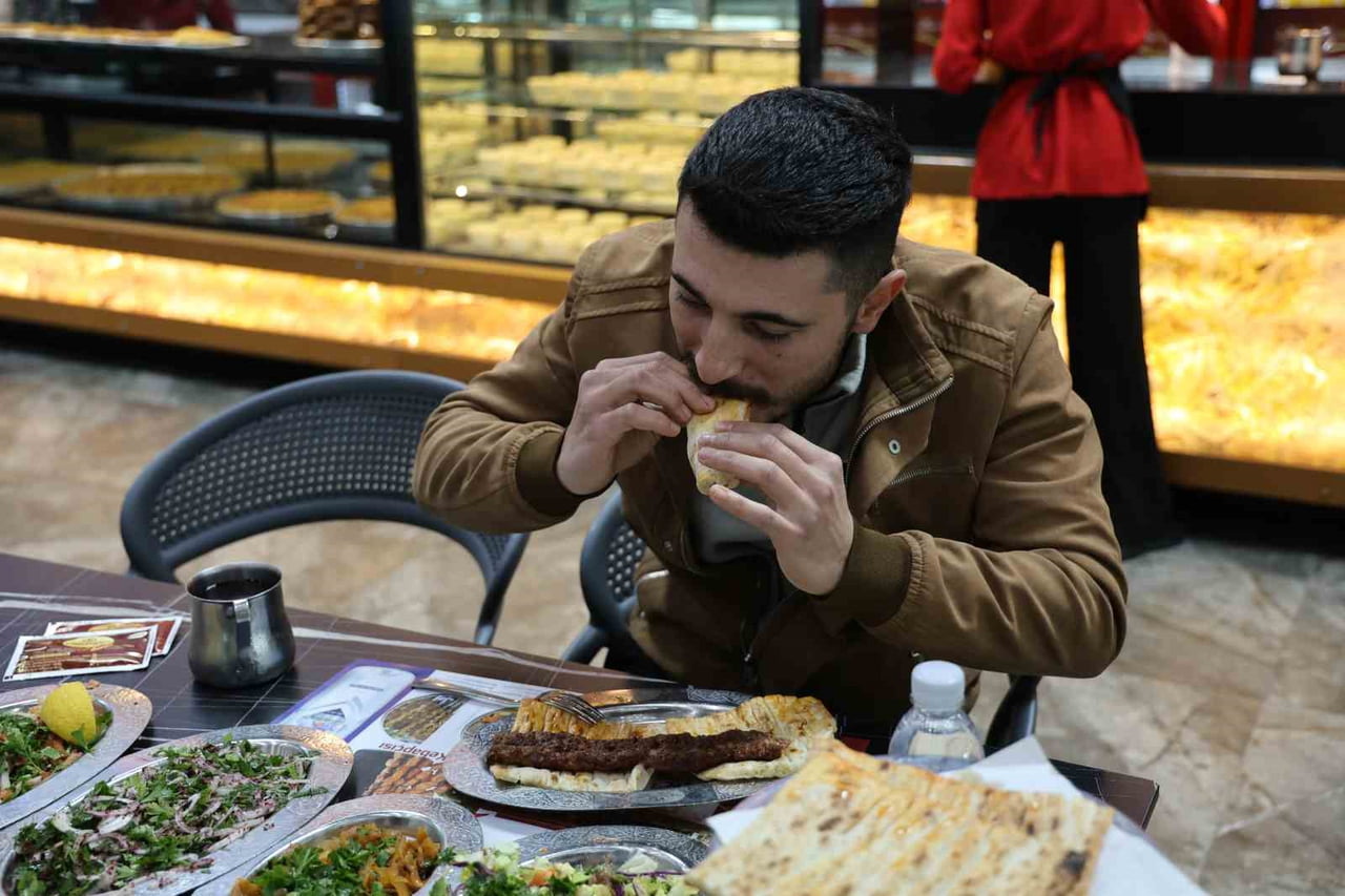 Adana kebabı ve bol salata kombinasyonu glutatyon seviyesini destekliyor
