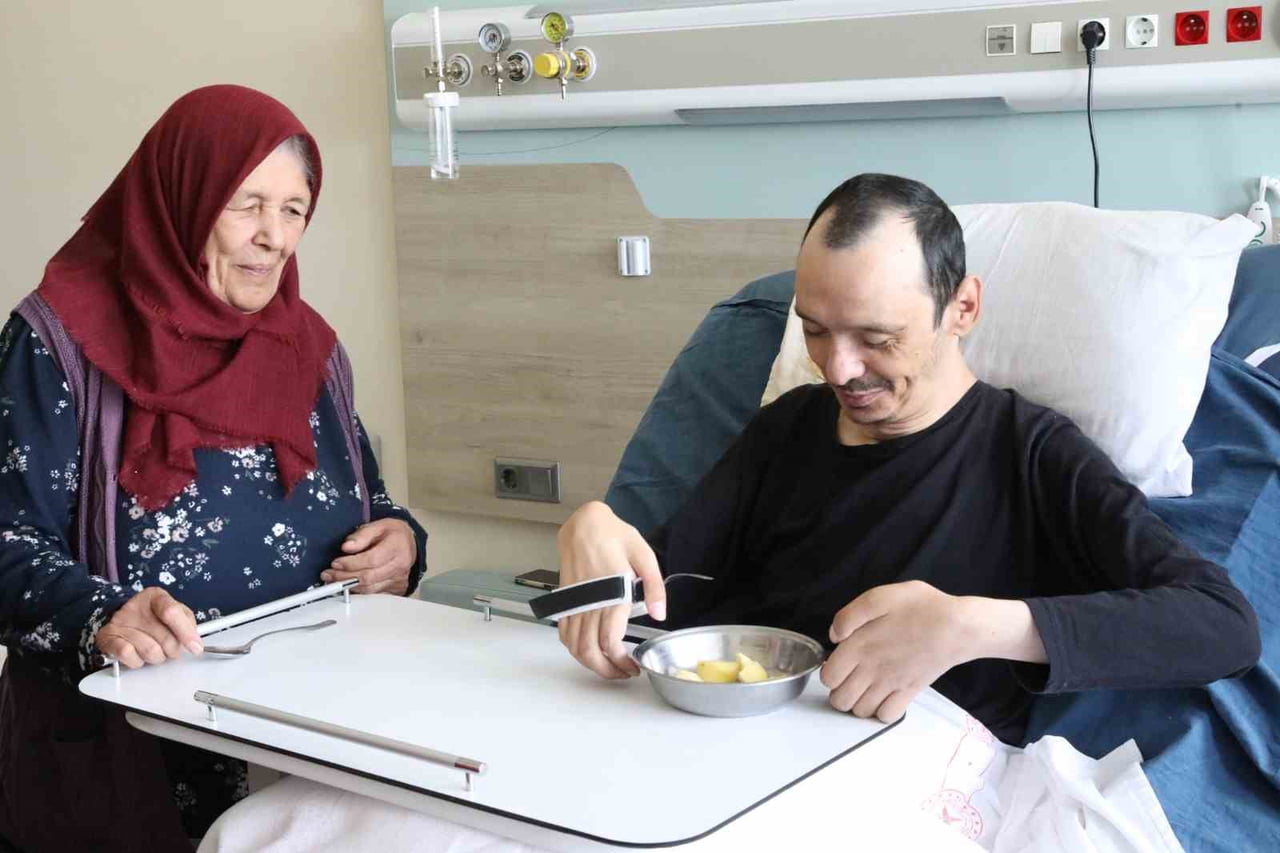TETRAPLEJİ HASTASINA UMUT OLAN 3D DESTEK APARATI