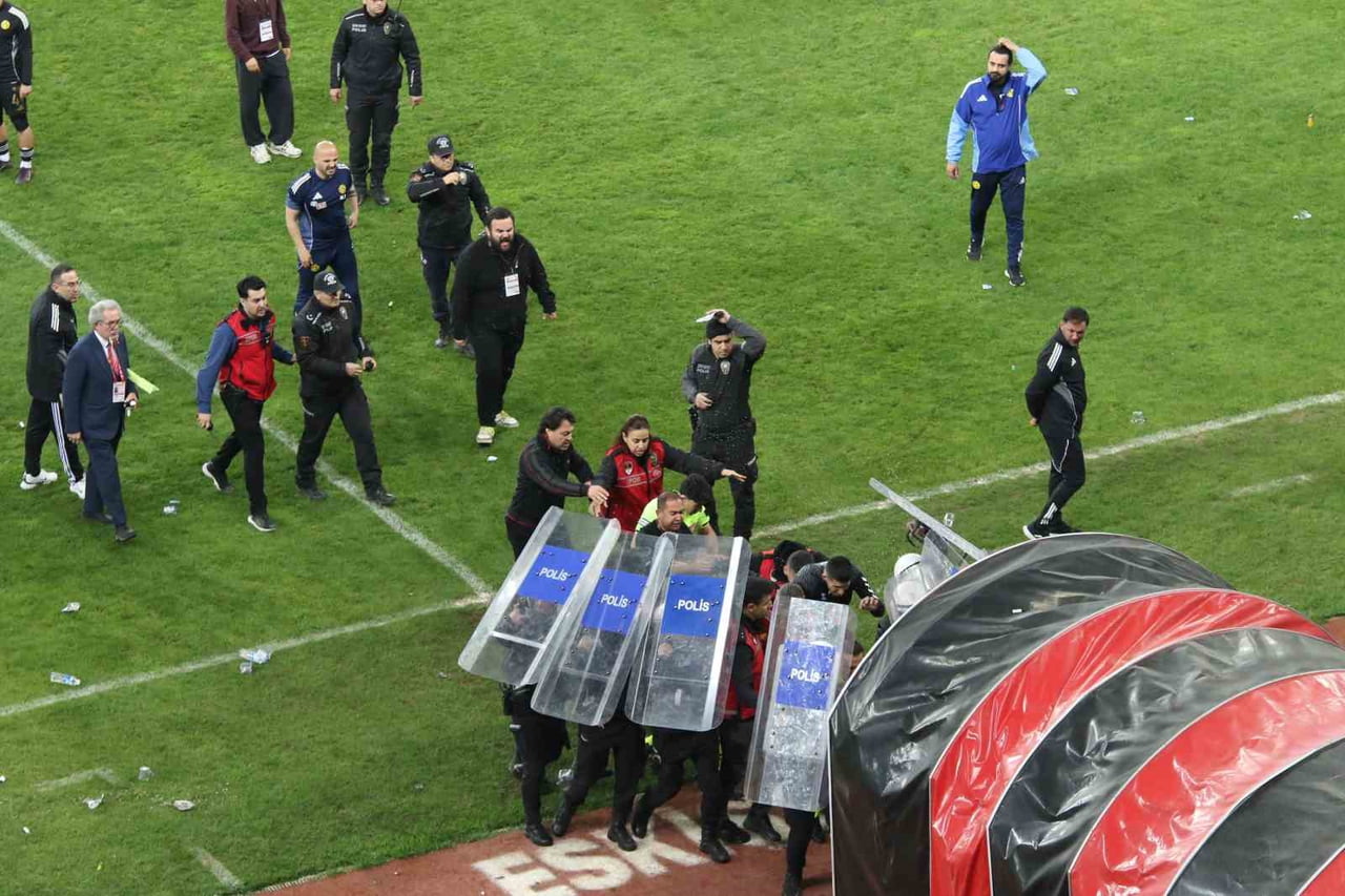 TFF 3. LİG PLAY-OFF RÖVANŞ MÜCADELESİNDE ESKİŞEHİRSPOR İLE AYVALIKGÜCÜ BELEDİYESPOR ARASINDA...