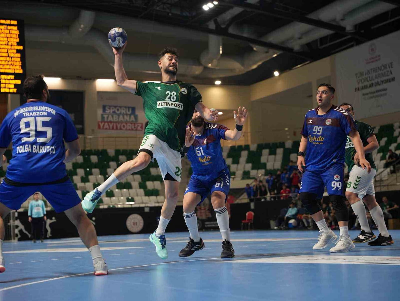 THF ERKEKLER HENTBOL SÜPER LİGİNDE GİRESUNSPOR, KONUK ETTİĞİ TRABZON BÜYÜKŞEHİR BELEDİYESİ İLE...