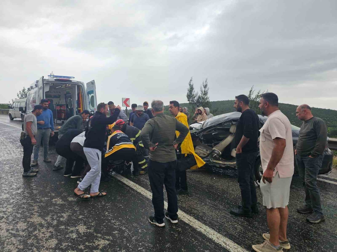 TIR İLE OTOMOBİL ÇARPIŞTI: 1 YARALI