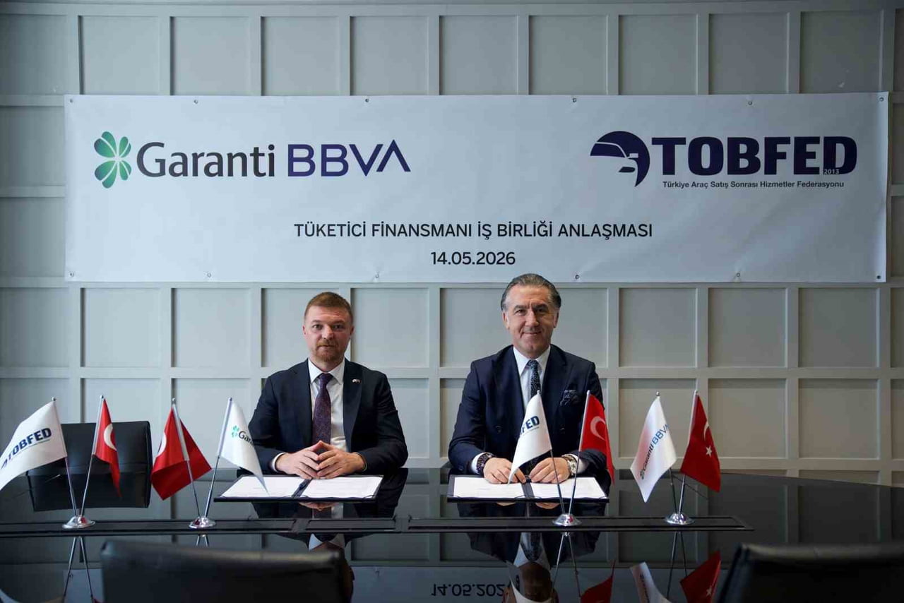 TOBFED GENEL BAŞKANI SERKAN BAKIRTAŞ VE GARANTİ BBVA TÜKETİCİ FİNANSMANI DİREKTÖRÜ KORAY...