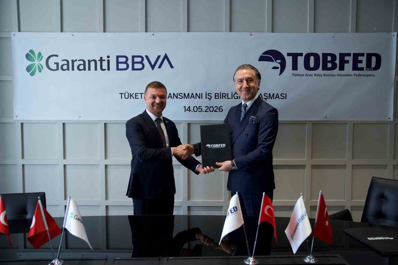 TOBFED GENEL BAŞKANI SERKAN BAKIRTAŞ VE GARANTİ BBVA TÜKETİCİ FİNANSMANI DİREKTÖRÜ KORAY...
