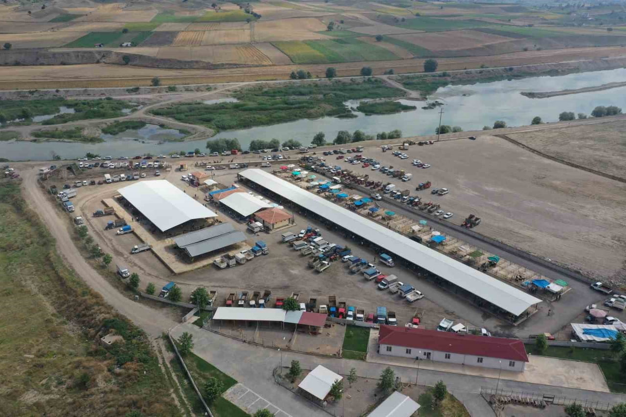 TOKAT’IN ERBAA İLÇESİNDE FAALİYET GÖSTEREN HAYVAN PAZARI, 23 MAYIS CUMARTESİ GÜNÜ İTİBARİYLE...