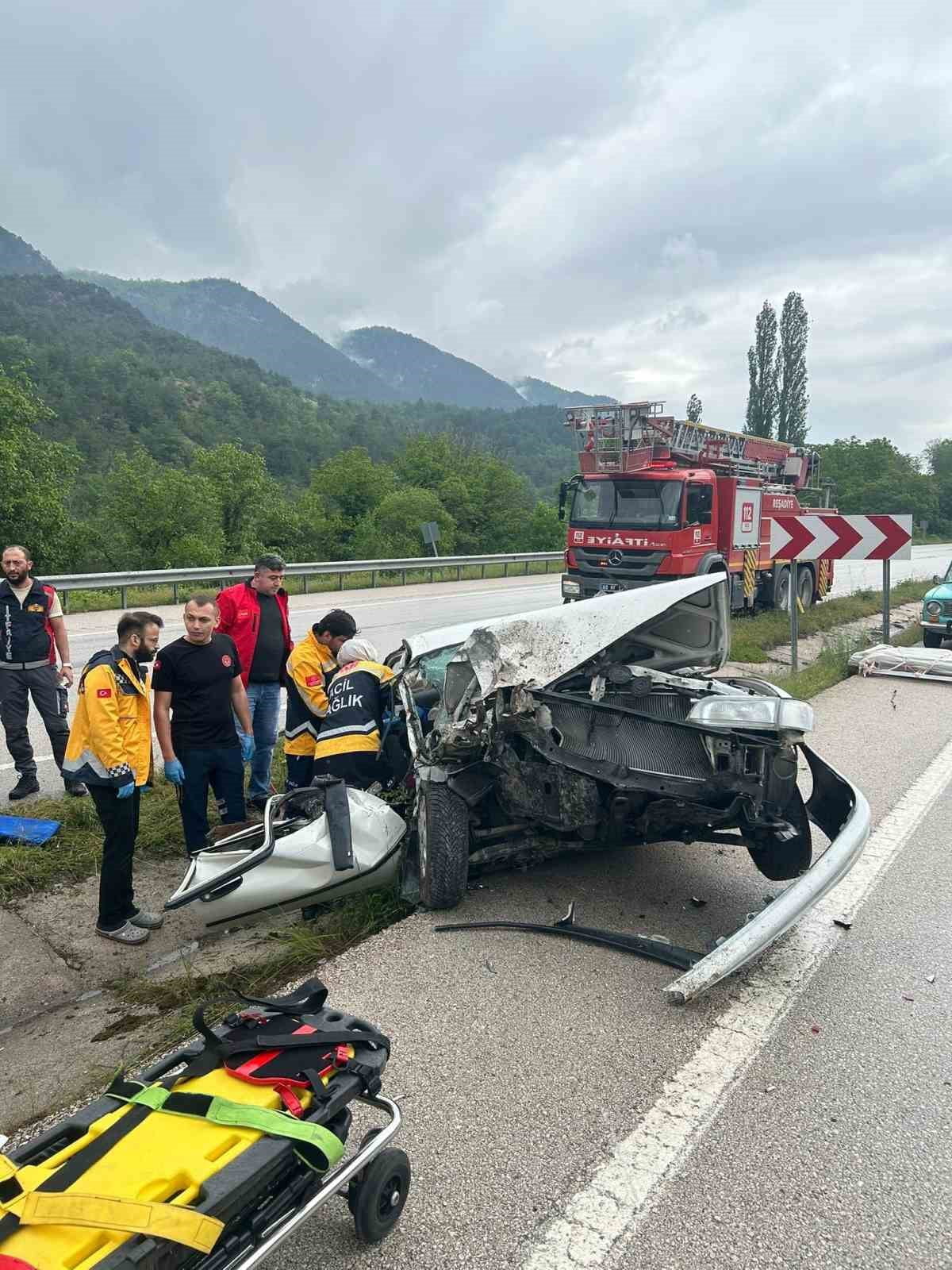 TOKAT’IN REŞADİYE İLÇESİNDE MEYDANA GELEN ÇİFT TARAFLI TRAFİK KAZASINDA 5 KİŞİ...