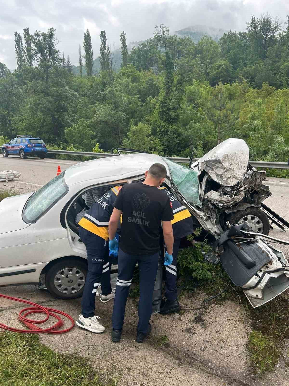 TOKAT’IN REŞADİYE İLÇESİNDE MEYDANA GELEN ÇİFT TARAFLI TRAFİK KAZASINDA 5 KİŞİ YARALANDI. ARAÇ...