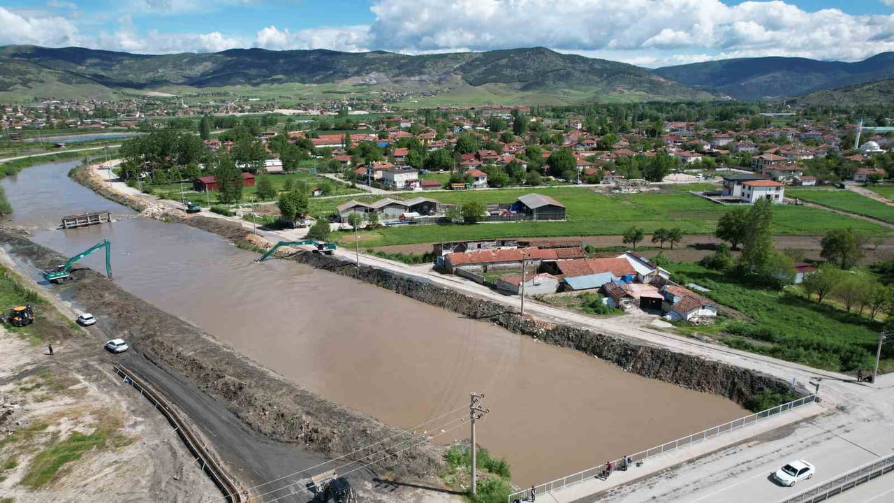 TOKAT’IN TURHAL İLÇESİNDE SEL VE TAŞKIN RİSKİ NEDENİYLE KENT MERKEZİ İLE BAZI KÖYLERDE TAHLİYE...