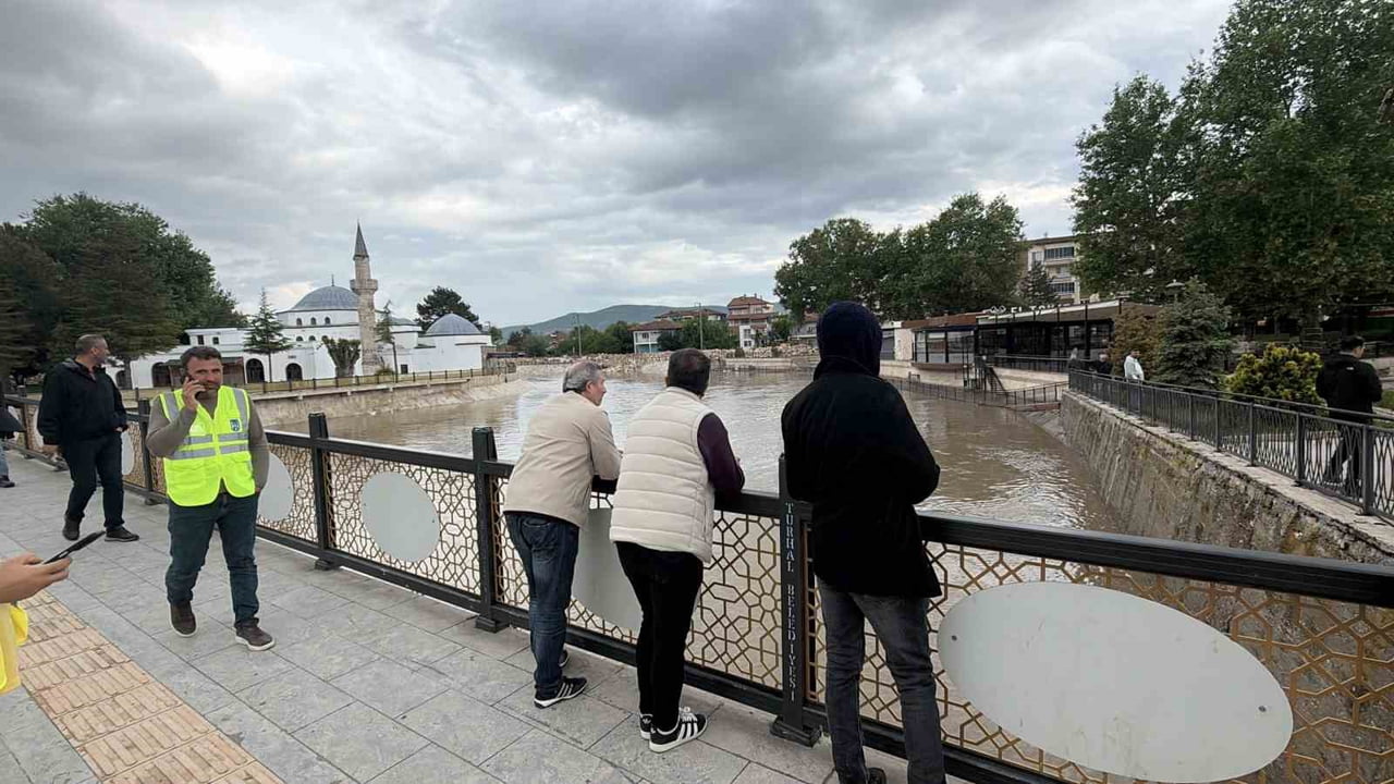 TOKAT’IN TURHAL İLÇESİNDE TAŞKIN RİSKİ NEDENİYLE ALINAN ÖNLEMLER SÜRERKEN, İLÇE GENELİNDEKİ SON...