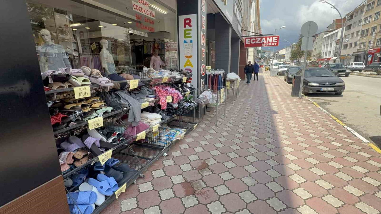 TOKAT’IN TURHAL İLÇESİNDE TAŞKIN RİSKİNE KARŞI GÜNLERDİR SÜREN TEDBİRLERİN ARDINDAN ESNAF YENİDEN...