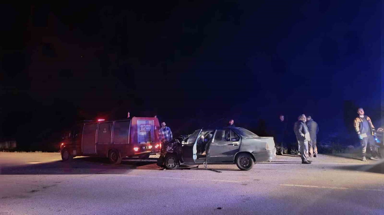 TOKAT’IN ZİLE İLÇESİNDE AYNI YÖNDE SEYİR HALİNDE OLAN İKİ OTOMOBİLİN ÇARPIŞMASI SONUCU MEYDANA...