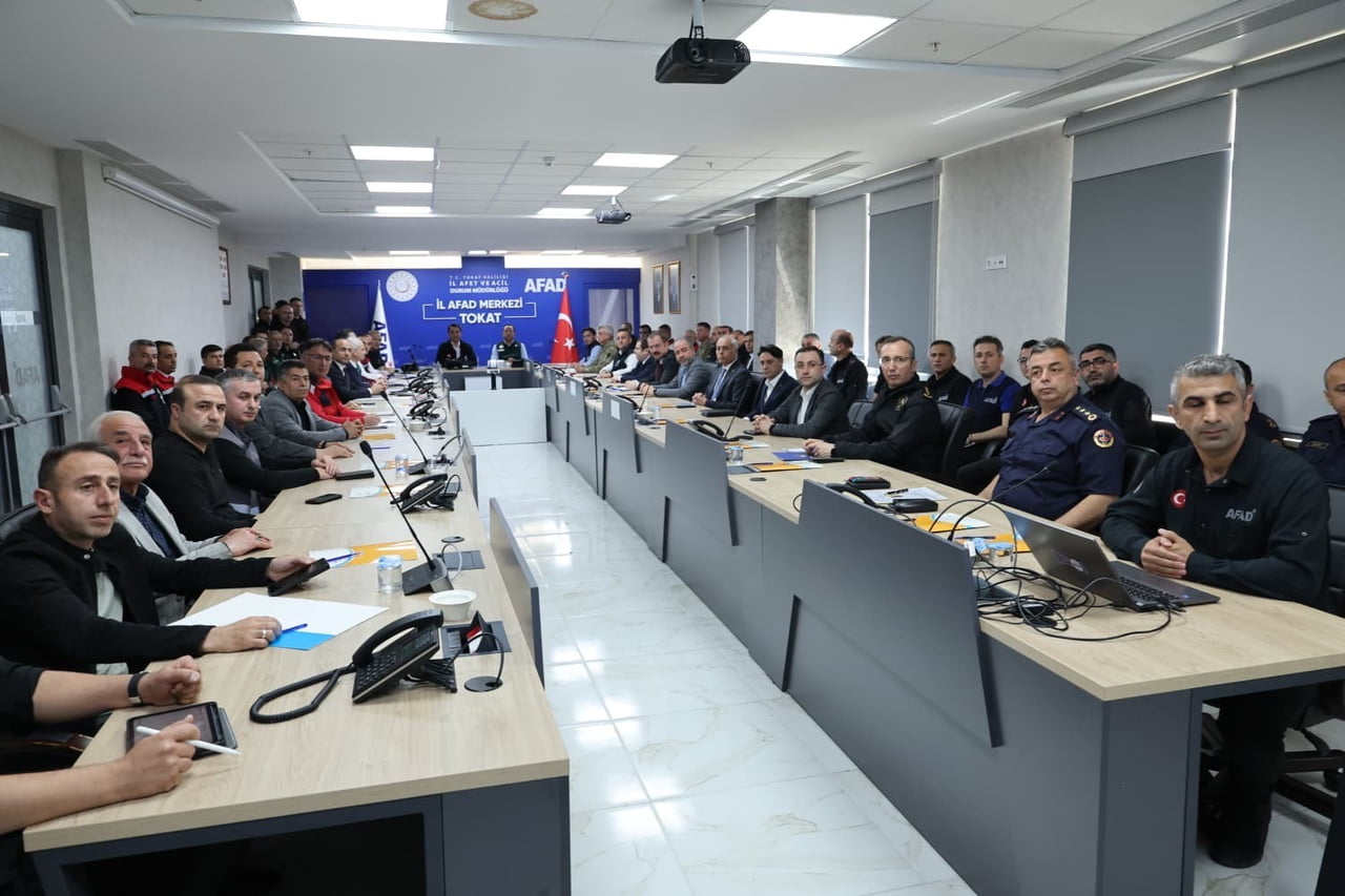 TOKAT’TA ETKİLİ OLAN TAŞKINLAR NEDENİYLE  AFET KOORDİNASYON TOPLANTISINA KATILAN TARIM VE ORMAN...