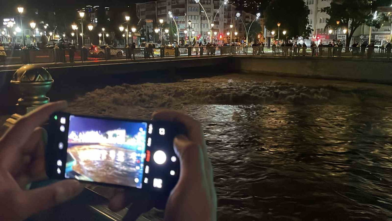 TOKAT’TA SON GÜNLERDE ETKİLİ OLAN YOĞUN YAĞIŞLAR VE ALMUS BARAJI’NIN DOLUSAVAKTAN TAŞMASININ...