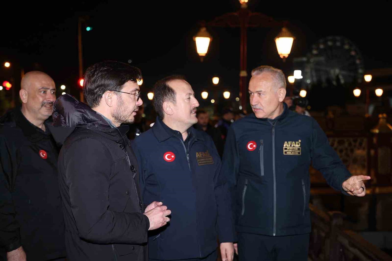 TOKAT’TA TAŞKIN RİSKİNE KARŞI YÜRÜTÜLEN ÇALIŞMALAR KAPSAMINDA KENTE GELEN AFAD BAŞKANI ALİ HAMZA...