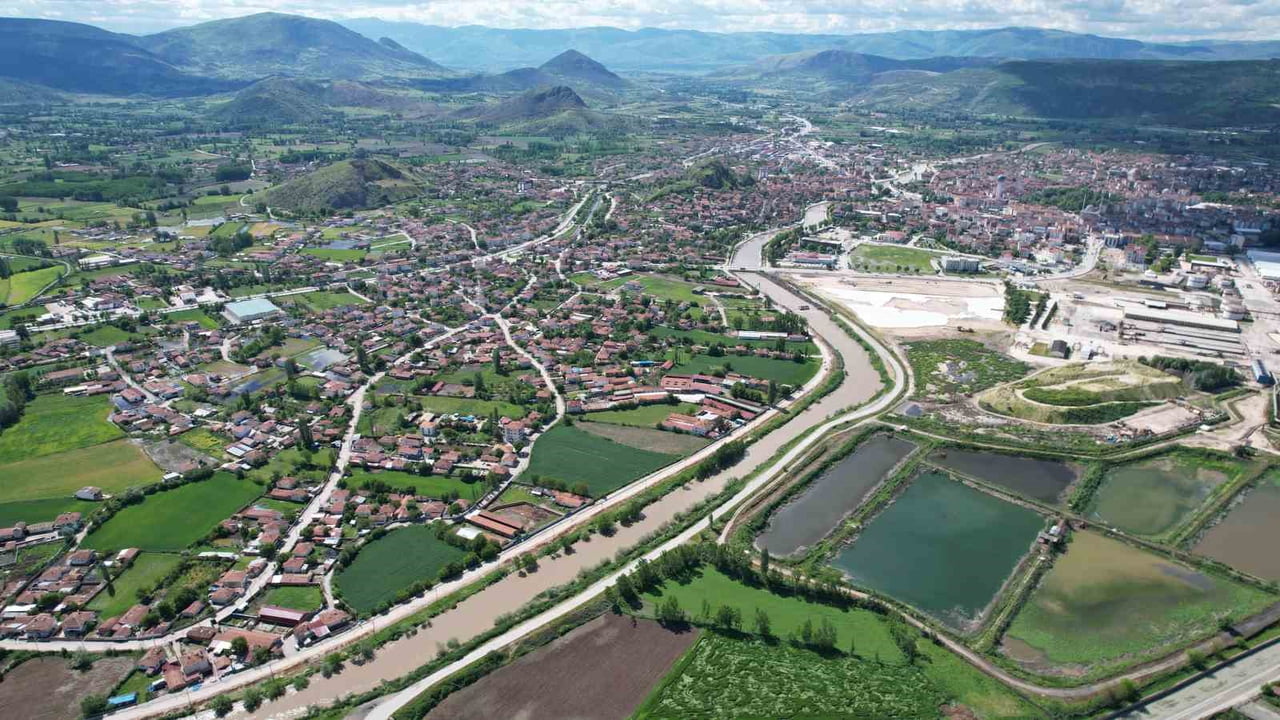 TOKAT VALİLİĞİ, BÖLGEDE ETKİLİ OLAN YOĞUN YAĞIŞLAR VE YEŞİLIRMAK HAVZASI’NDA ARTAN TAŞKIN RİSKİ...
