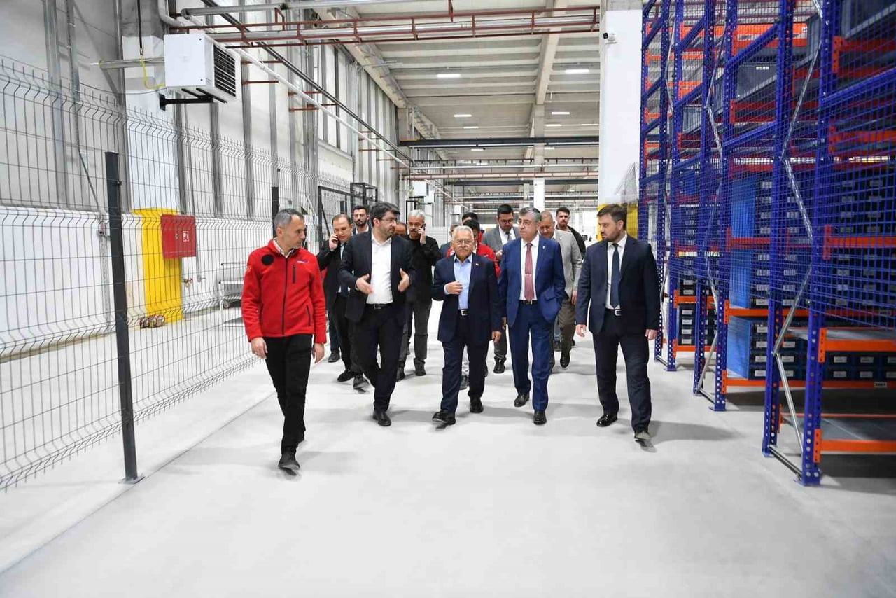 TOMTAŞ HAVACILIK VE TEKNOLOJİ A.Ş., 600'Ü AŞKIN ÖĞRENCİNİN BİR ARAYA GELDİĞİ HÜRJET MONTAJ...