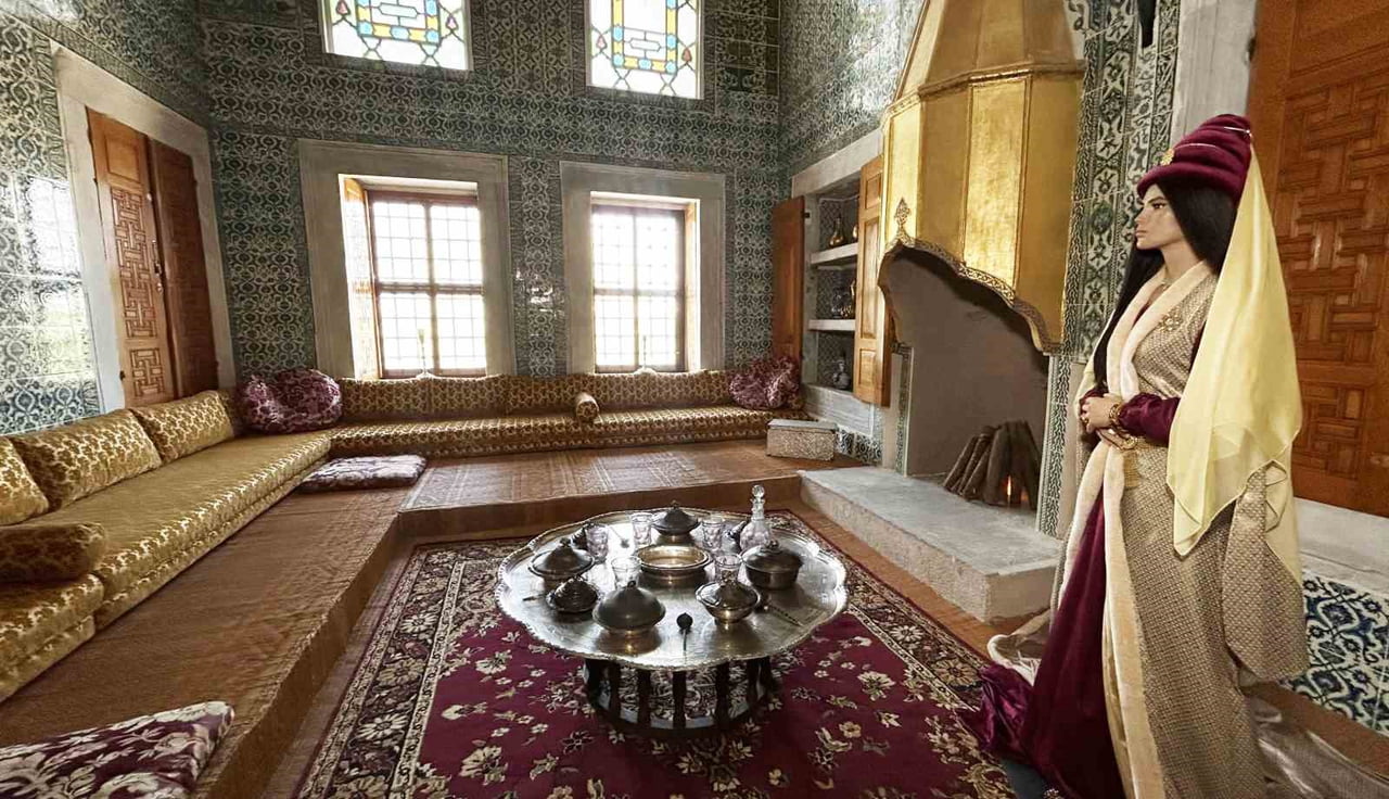 TOPKAPI SARAYI'NIN HAREM BÖLÜMÜ'NDE YER ALAN ‘KADINEFENDİLER VE CARİYELER TAŞLIĞI', MİLLİ SARAYLAR...