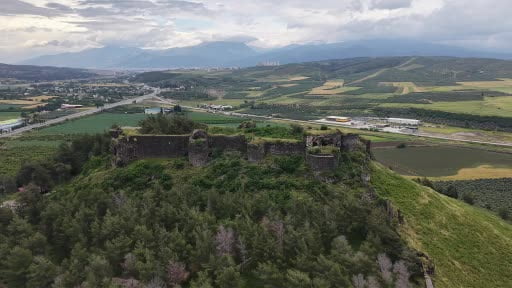 Toprakkale kazılarında gün yüzüne çıkarılan eserler ilk kez sergilendi